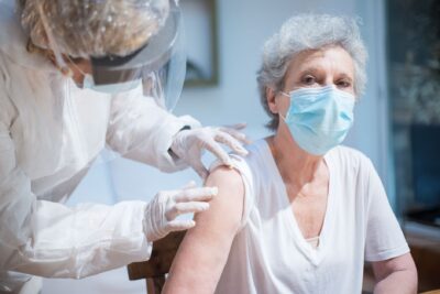 Vaccination grippe et Covid-19 : la campagne 2026-2027 est lancée depuis le 13 octobre, ce que les seniors doivent savoir