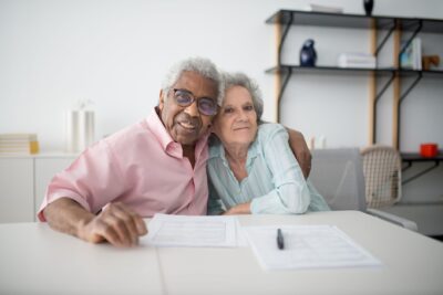 Mutuelles seniors : le budget de la Sécu prolonge la surtaxe sans reconduire le gel des tarifs